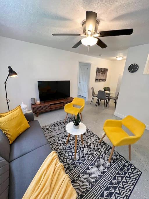 Cozy & Beautiful 1Bd Apartment W/Full Kitchen! ฟอร์ต ลอเดอร์เดล ภายนอก รูปภาพ